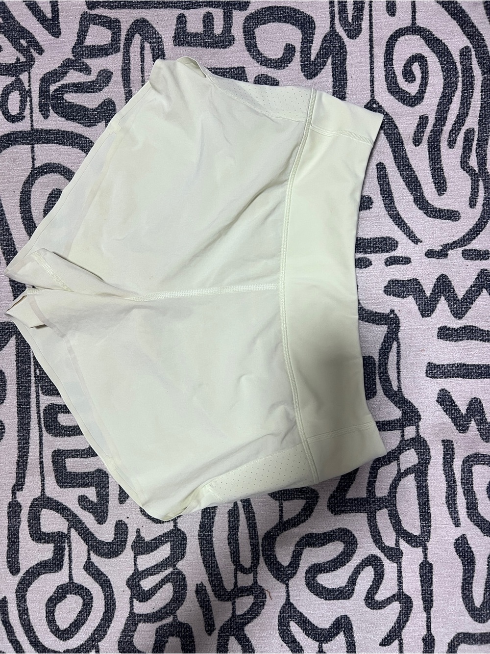 Athleta Rub with it 3.5” Short (light yellow)